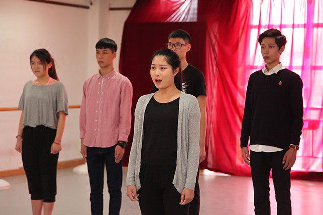 北京星干線表演專業(yè)學(xué)員進(jìn)行聲樂測試