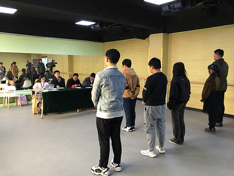 星干線藝考播音專(zhuān)業(yè)學(xué)員進(jìn)行測(cè)評(píng)